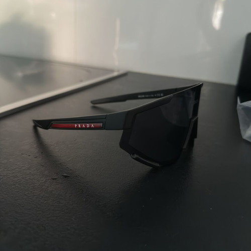 Prada sunglasses total black like new