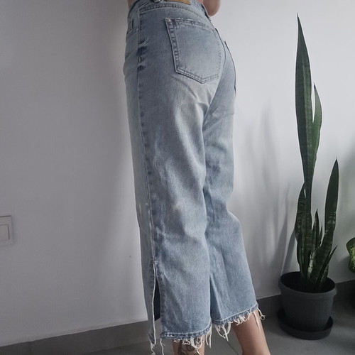Stradivarius Bermuda jeans size small, blue