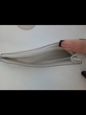 White shoulder handbag used