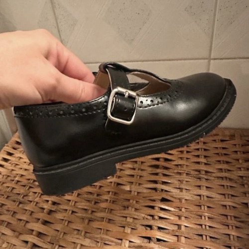 Flat shoes with T-strap size 24 black like new