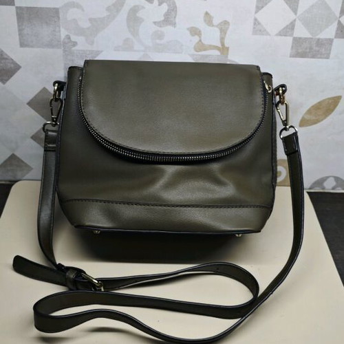 Accesorise bag like new, olive color