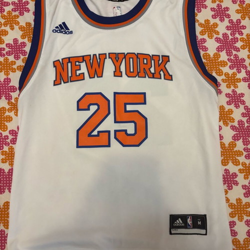 Authentic Derrick Rose collectible jersey new, size M