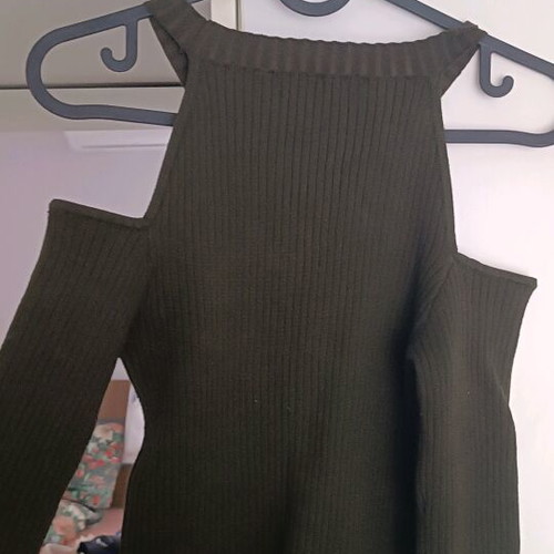Forever21 blouse with off-shoulder design new, green, size S