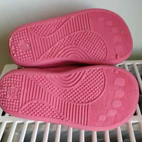 Pink slippers size 21 like new