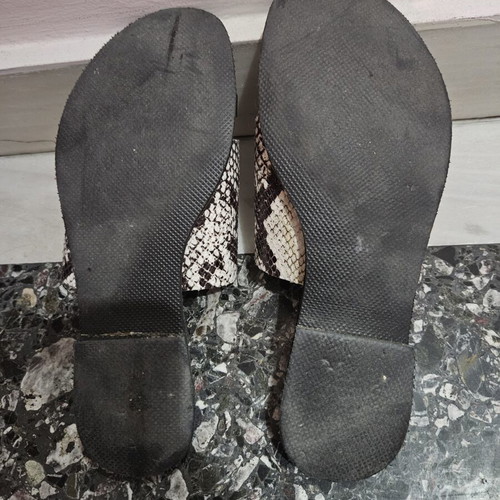 Slippers Estil with snake pattern like new, size 38, black and white