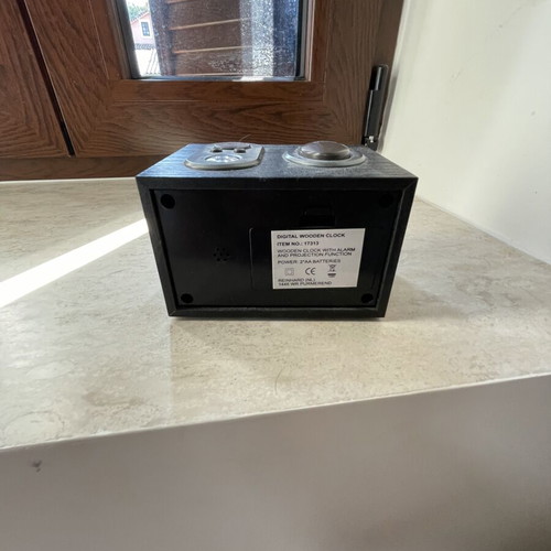 Digital tabletop clock like new with alarm
