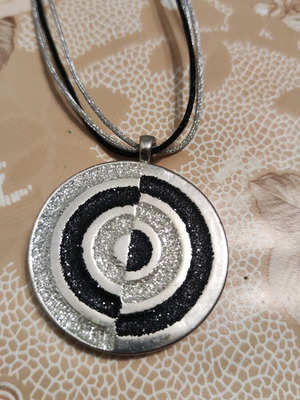 Necklace new black and white