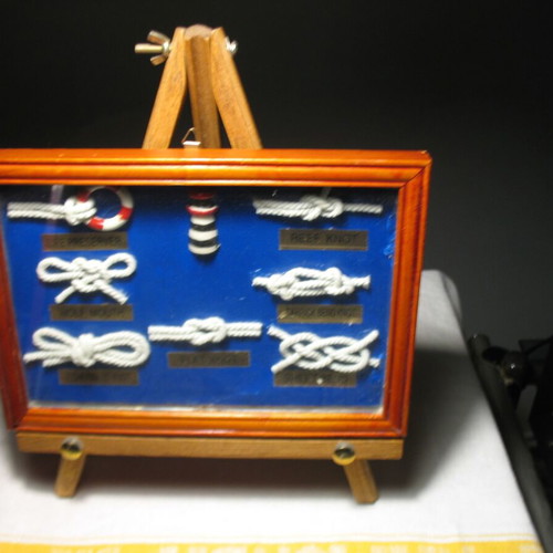 Picture frame with nautical knots used with stand