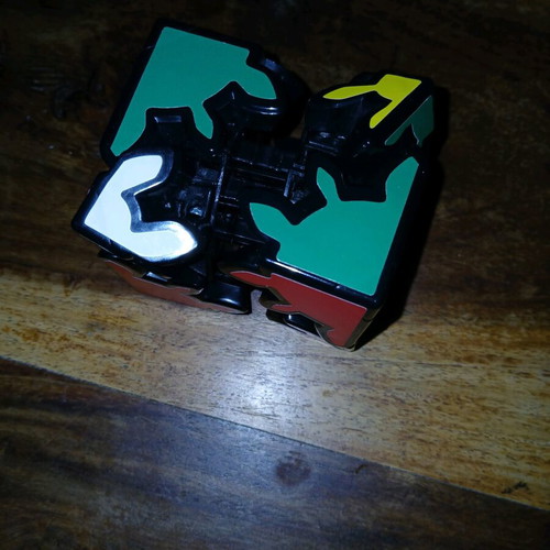 Gear-type puzzle cube like new, anti-stress item