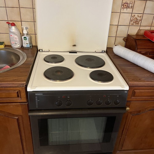 Siemens kitchen stove used