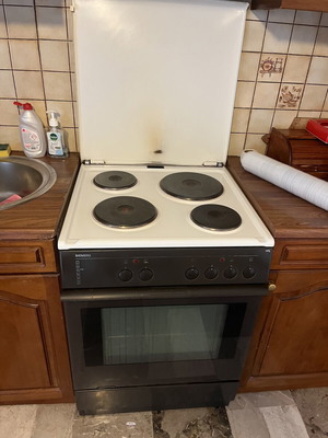 Siemens kitchen stove used