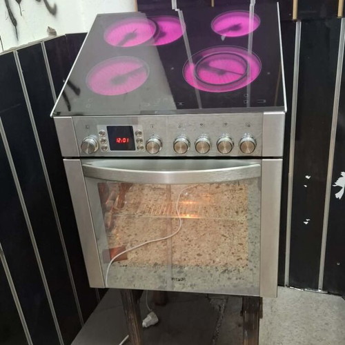 Pitsos Electric Stove like new, fully functional