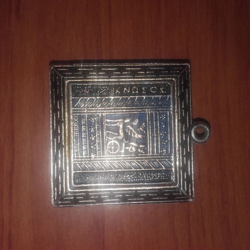 Pendant souvenir from Knossos Crete new
