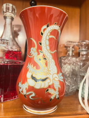 Wallendorf porcelain vase Goldrelief with dragon like new