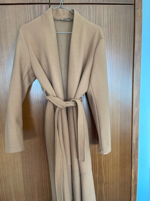 Camel coat with belt and fringes like new