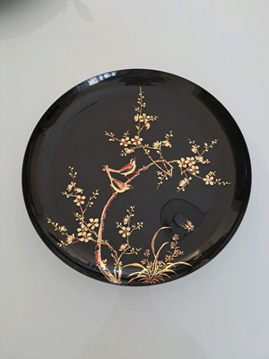 Decorative wall plate Asian style black with gold paint, like new