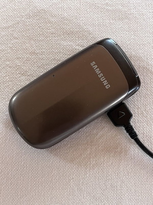 Samsung GT-E1150i vintage 2G phone used, brown