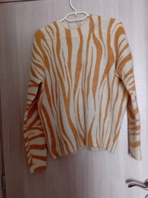 Sezane sweater in XL ecru and camel like new