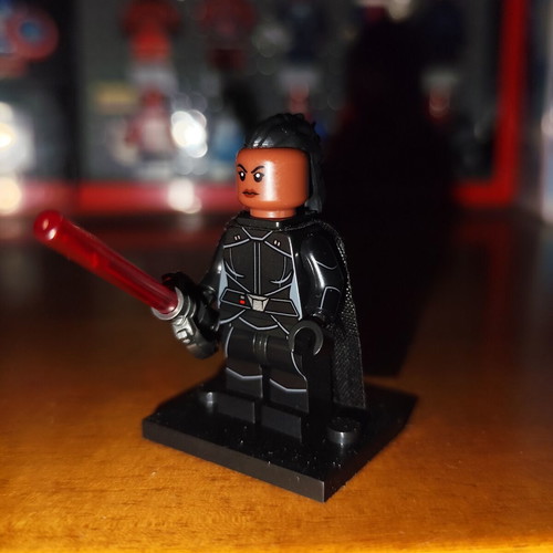 Third Sister (Inquisitor) figure like new, with double edged red lightsaber