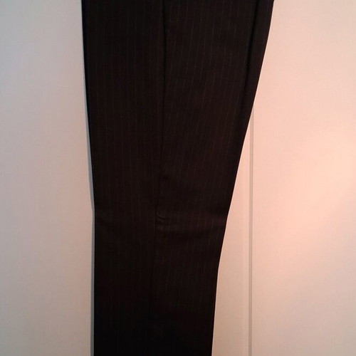 TE QUERO Small suit with fitted jacket and low-rise trousers, like new