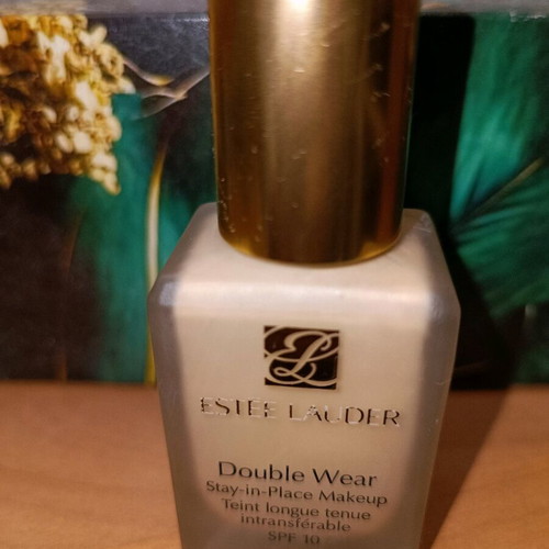 Estēe Lauder Double Wear liquid make up like new, SPF 10, shade 1W1 Bone