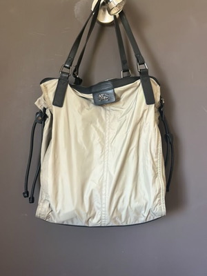 Burberry shoulder bag beige like new