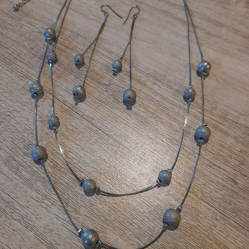Stainless steel necklace and earrings set new with double chain and matte silver balls