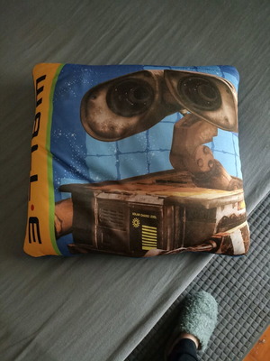 WALL E decorative pillow like new 35x35 cm