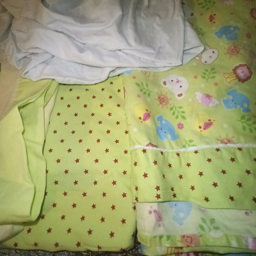 Baby sheets like new, pack of 4, with elastic