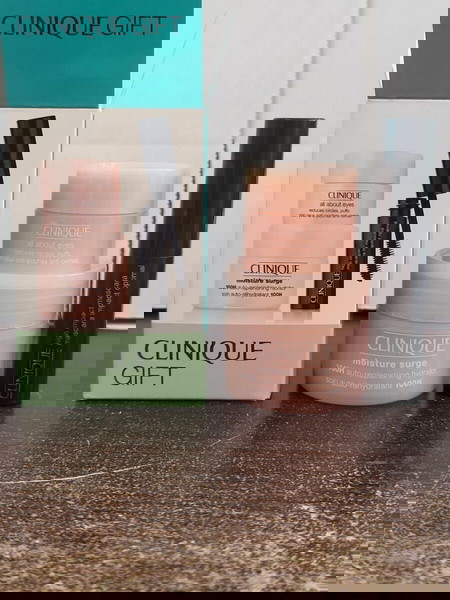 CLINIQUE TRAVEL SET