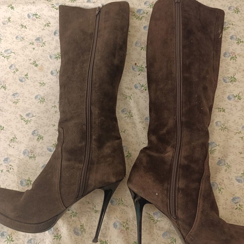 Haris Kazakos brown suede high boots with thin stiletto heel size 38 used