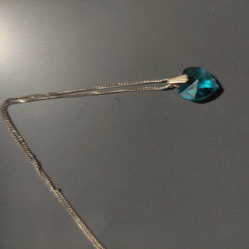 Heart pendant necklace new in green shade with thin chain