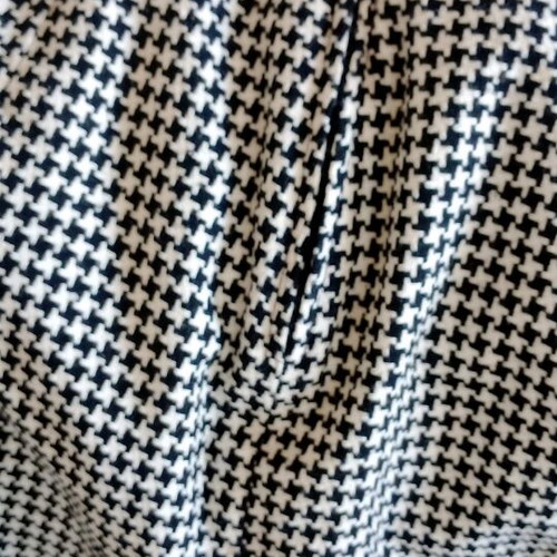 Knitted skirt like new, black and white, size XXL 44 16