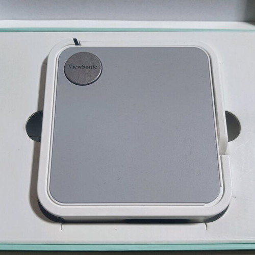ViewSonic projector with JBL speaker and built-in battery like new