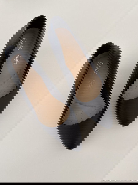 Γόβες Δερμάτινες Clarks