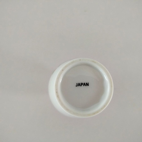 Small porcelain vase used with flower pattern, Japan