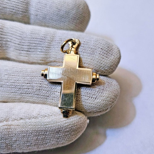 Gold cross 14K used, 4.08g, size 3.5x2.2cm