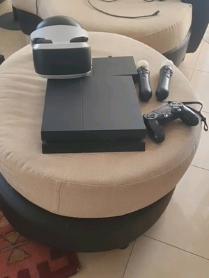 PlayStation 4 VR set like new with 7 games and accessories