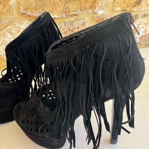 Black Castor Heeled Sandals like new, size 39, platform