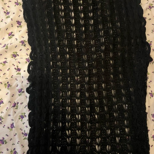 Knitted black scarf like new, very warm