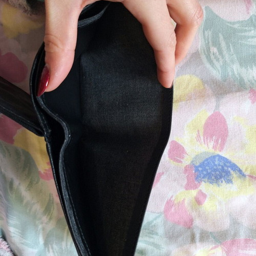 Black wallet like new with multiple compartments