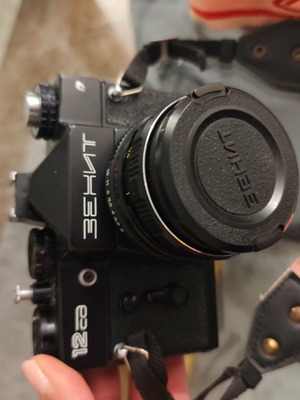 Φωτογραφική μηχανή Zenit 12 μεταχειρισμένη με φακό και θήκη