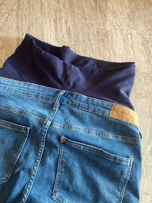 H&M Mama Jeans