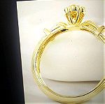  πωλείτε από συλλέκτη ορυκτών πολύτιμων λίθων μοναδικό χρυσό δαχτυλίδι 14k με 7 μπριγιαν χρώματος fancy yellow SI1 και 6 μικρότερα ίδιου χρώματος SI2 με το διεθνούς αναγνώρισης πιστοποιητικού του AIG