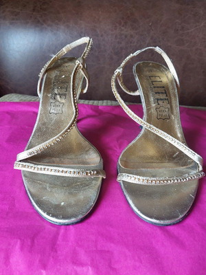 Elite gold sandal with rhinestones and heel used, size 39