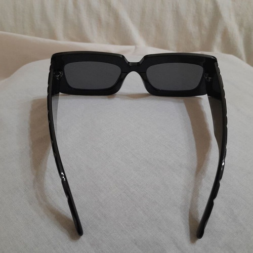 LS 4831 Women's Sunglasses like new, black, UV 400 protection