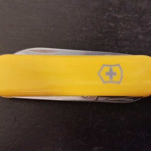 Victorinox Classic SD yellow pocket knife