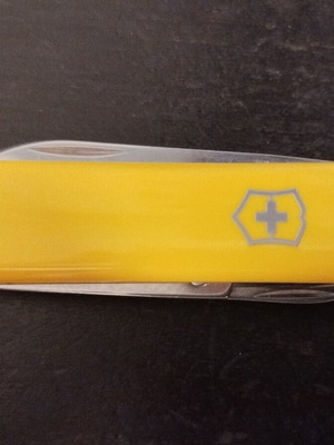 Victorinox Classic SD yellow pocket knife
