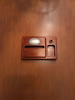 Ξύλινη θήκη για πένα και χαρτάκια από καρυδιά με ασημένια διακόσμηση σαν καινούργιο