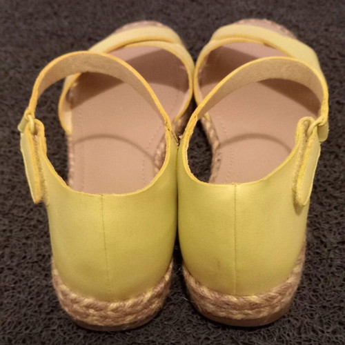 Women's sandals size 37 like new, yellow